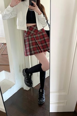 Plus Size American Style Red Plaid Pleated Skirt for Women - High Waist A-Line JK Skirt for Spring Summer 2024 Fashion.