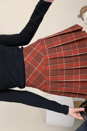 Plus Size American Style Red Plaid Pleated Skirt for Women - High Waist A-Line JK Skirt for Spring Summer 2024 Fashion.