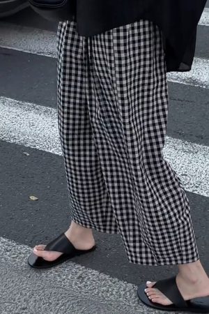 Plus Size Black and White Checkered Wide-Leg Pants for Women - Loose High-Waisted Trousers for Petite Sizes, 2025 Trend