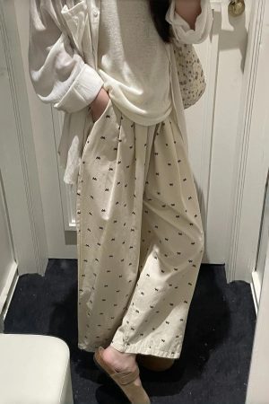 Plus Size Black and White Checkered Wide-Leg Pants for Women - Loose High-Waisted Trousers for Petite Sizes, 2025 Trend