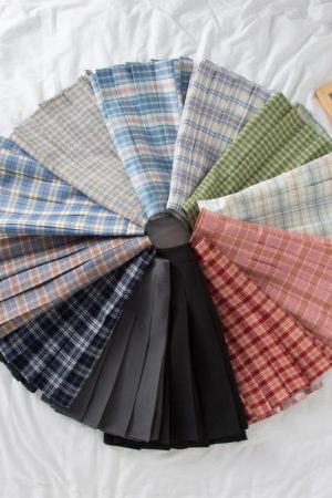 Plus Size Black High-Waisted Pleated A-Line Midi Skirt for Women, Summer College Style Checkered JK Skirt, Anti-Exposure Fashion