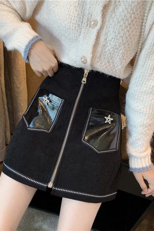 Plus Size Black One-Piece High-Waisted A-Line Skirt for Women - Slimming Zipper Detail, Perfect for Spring and Summer Fashion.