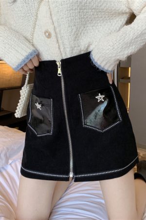 Plus Size Black One-Piece High-Waisted A-Line Skirt for Women - Slimming Zipper Detail, Perfect for Spring and Summer Fashion.