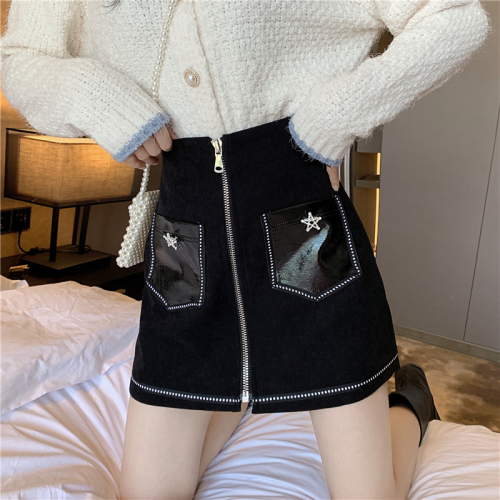 Plus Size Black One-Piece High-Waisted A-Line Skirt for Women - Slimming Zipper Detail, Perfect for Spring and Summer Fashion. Plus Size Black One-Piece High-Waisted A-Line Skirt for Women - Slimming Zipper Detail, Perfect for Spring and Summer Fashion.