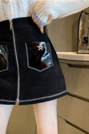 Plus Size Black One-Piece High-Waisted A-Line Skirt for Women - Slimming Zipper Detail, Perfect for Spring and Summer Fashion.