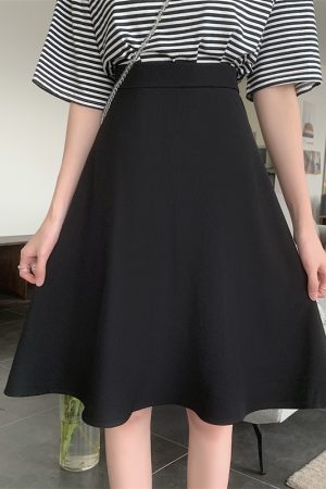 Plus Size Black Puffed A-Line Skirt for Summer, High-Waisted Umbrella Design, Slimming Anti-Exposure Style for Curvy Women