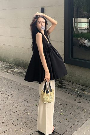 Plus Size Black V-Neck Tank Top for Women - Loose-Fitting, Slimming Sleeveless Blouse in Summer Korean Style