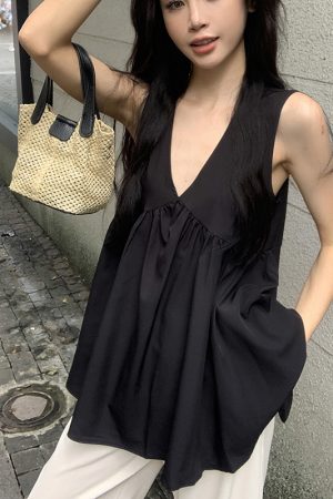 Plus Size Black V-Neck Tank Top for Women - Loose-Fitting, Slimming Sleeveless Blouse in Summer Korean Style