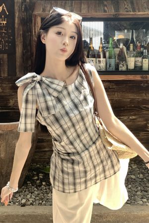 Plus Size Checkered Sleeveless Shirt for Women - Summer French Style Tie-Up Top, Slim Fit, Perfect for Casual Outings and Y2K Fashion