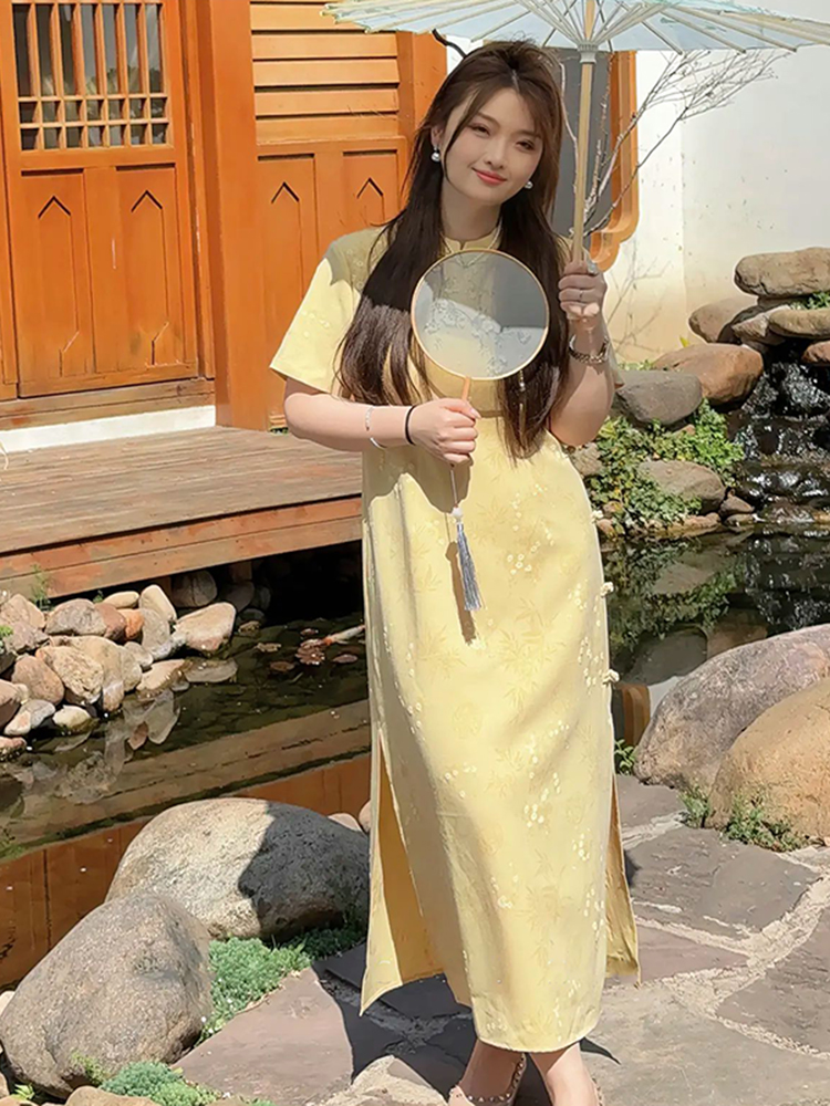 Plus-Size Chinese-Style Jacquard Cheongsam Dress for Women, Elegant Short-Sleeve Design, Flattering Fit for Curvy Figures Plus-Size Chinese-Style Jacquard Cheongsam Dress for Women, Elegant Short-Sleeve Design, Flattering Fit for Curvy Figures