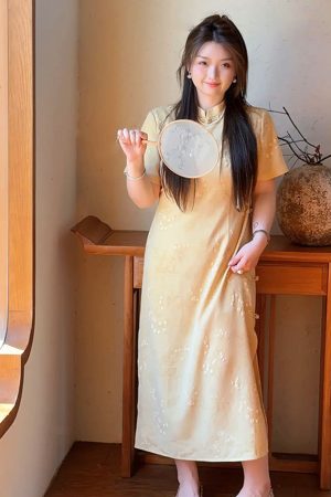 Plus-Size Chinese-Style Jacquard Cheongsam Dress for Women, Elegant Short-Sleeve Design, Flattering Fit for Curvy Figures