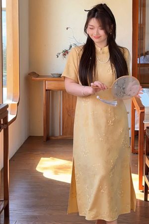 Plus-Size Chinese-Style Jacquard Cheongsam Dress for Women, Elegant Short-Sleeve Design, Flattering Fit for Curvy Figures