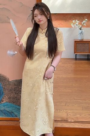 Plus-Size Chinese-Style Jacquard Cheongsam Dress for Women, Elegant Short-Sleeve Design, Flattering Fit for Curvy Figures