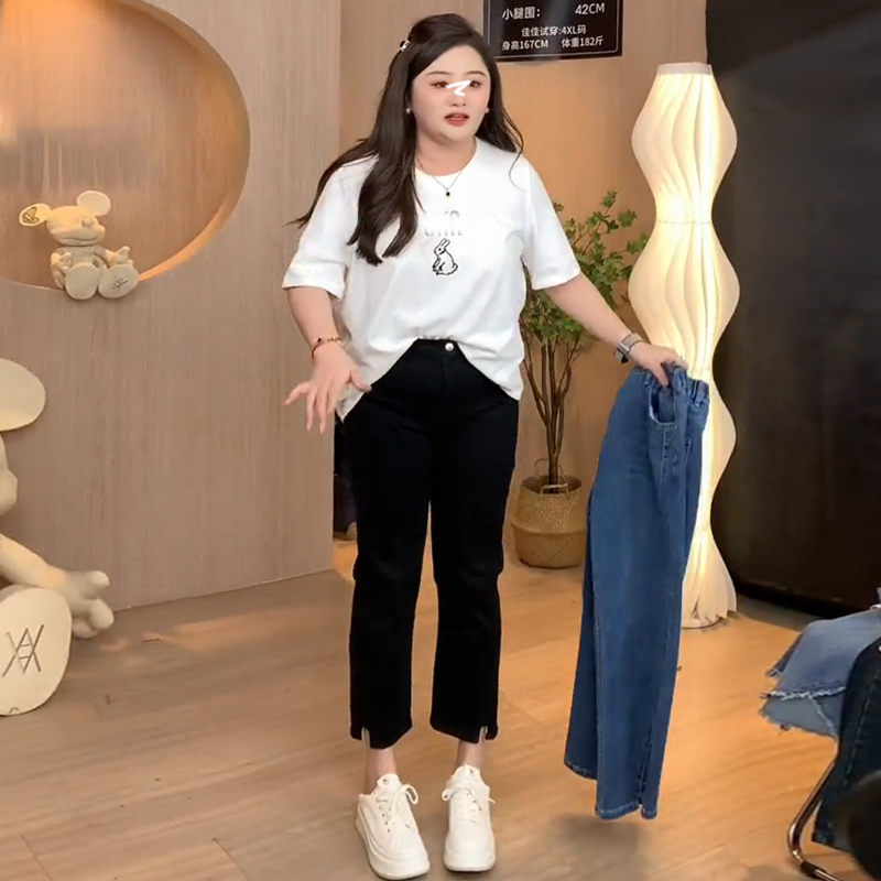 Plus-Size Cigarette Jeans for Women - Flattering Straight-Leg, Elastic Waist, Cropped Design, Versatile Summer Pants for Curvy Figures Plus-Size Cigarette Jeans for Women - Flattering Straight-Leg, Elastic Waist, Cropped Design, Versatile Summer Pants for Curvy Figures