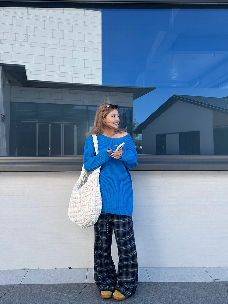 Plus Size Cropped Blue Slouchy Knit Sweater with Asymmetrical Neck - Lazy Style Slimming Fashion for 2024 Plus Size Cropped Blue Slouchy Knit Sweater with Asymmetrical Neck - Lazy Style Slimming Fashion for 2024