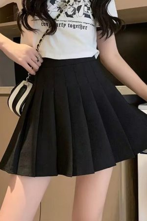 Plus Size Deep Blue High Waist Pleated Skirt for Women, Slimming Anti-Exposure A-Line Design, Stylish Short Skirt for Curvy Girls