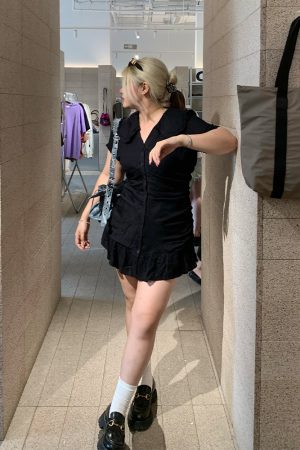 Plus Size Elegant A-Line Little Black Dress, Pleated Chiffon Commuter Style, French-Inspired Design for Effortless Chic Look