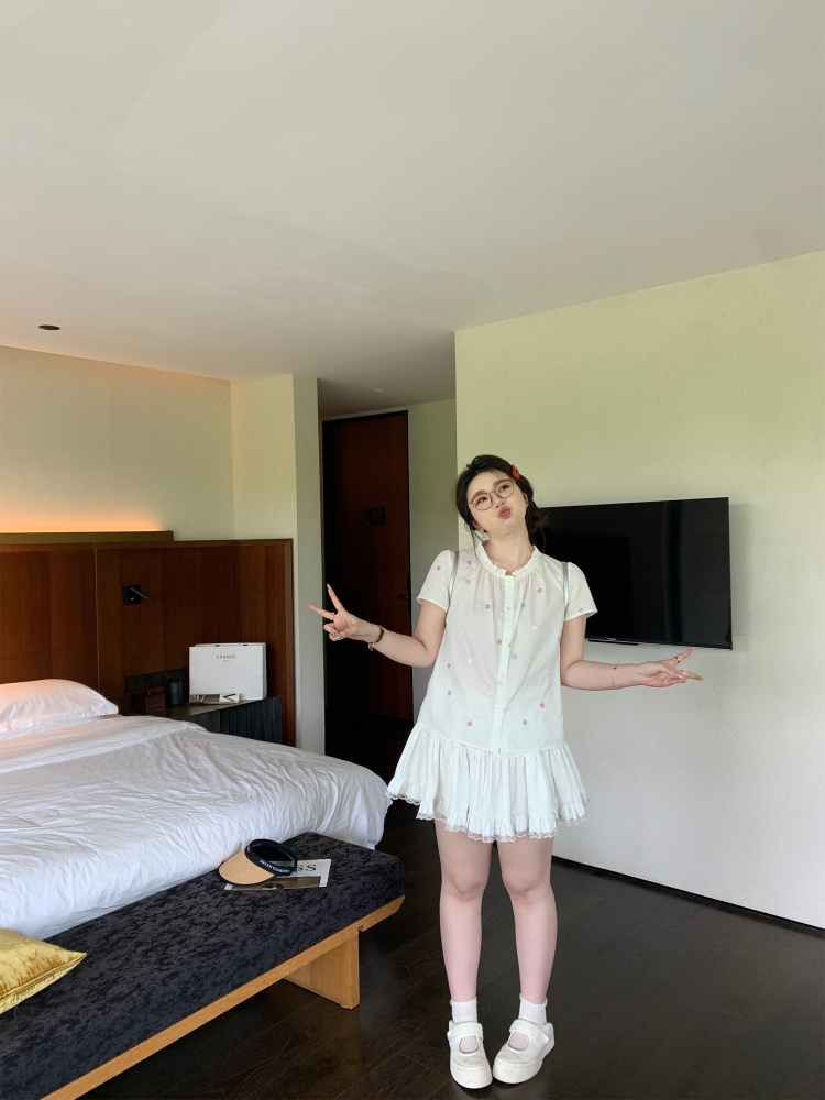 Plus Size Floral Embroidered Short Sleeve Shirt - Slightly Chubby Alice Summer Dream Top in Colorful Y2K Style Plus Size Floral Embroidered Short Sleeve Shirt - Slightly Chubby Alice Summer Dream Top in Colorful Y2K Style