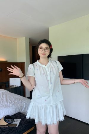 Plus Size Floral Embroidered Short Sleeve Shirt - Slightly Chubby Alice Summer Dream Top in Colorful Y2K Style