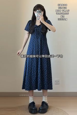 Plus-Size Floral Fitted Bellflower Dress with Square Neck - Summer Slimming Tea Dress for Women