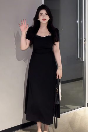 Plus-Size French Hepburn-Style Black Square-Neck Dress for Women - Elegant Summer Little Black Dress for Social Events