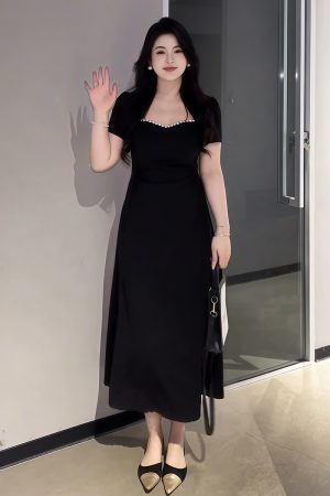 Plus-Size French Hepburn-Style Black Square-Neck Dress for Women - Elegant Summer Little Black Dress for Social Events