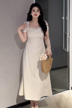 Plus-Size French Hepburn-Style Black Square-Neck Dress for Women - Elegant Summer Little Black Dress for Social Events