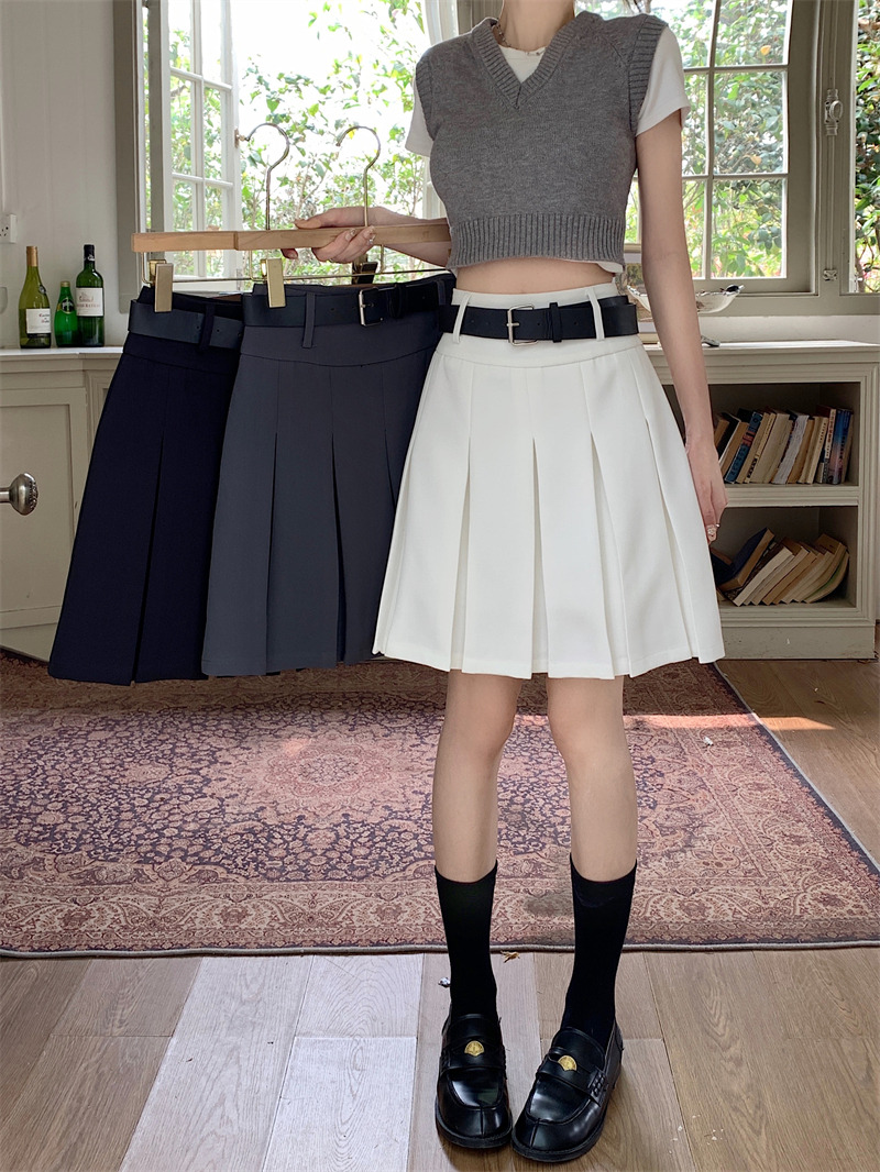 Plus Size Gray College-Style Pleated Skirt for Women, High-Waisted A-Line Short Skirt, Trendy Casual Fashion Plus Size Gray College-Style Pleated Skirt for Women, High-Waisted A-Line Short Skirt, Trendy Casual Fashion