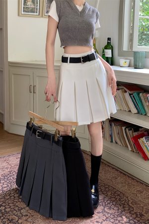 Plus Size Gray College-Style Pleated Skirt for Women, High-Waisted A-Line Short Skirt, Trendy Casual Fashion