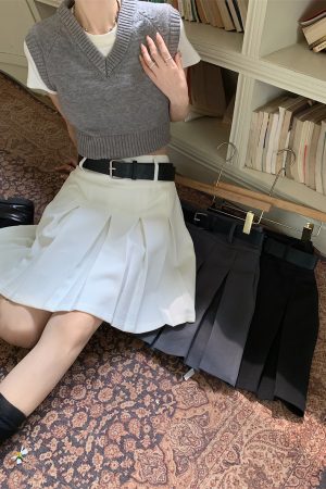 Plus Size Gray College-Style Pleated Skirt for Women, High-Waisted A-Line Short Skirt, Trendy Casual Fashion