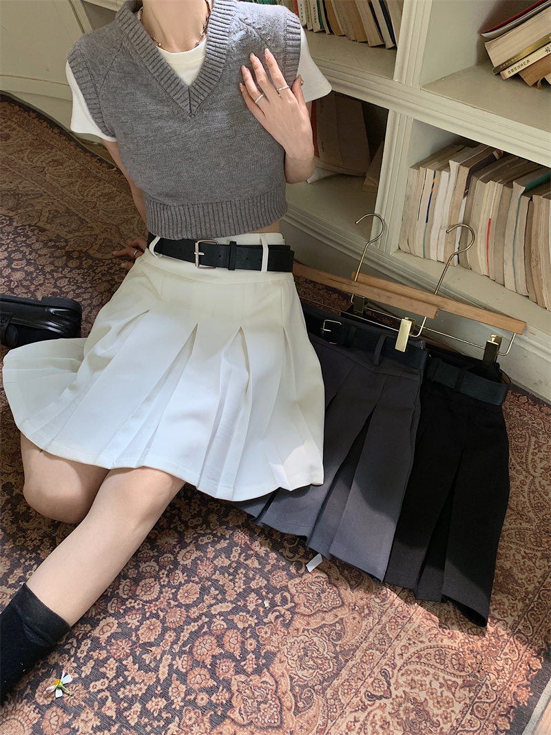 Plus Size Gray College-Style Pleated Skirt for Women, High-Waisted A-Line Short Skirt, Trendy Casual Fashion Plus Size Gray College-Style Pleated Skirt for Women, High-Waisted A-Line Short Skirt, Trendy Casual Fashion