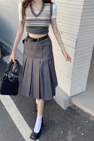 Plus-Size Gray Pleated A-Line Skirt for Women, Mid-Length Korean Style, Slimming College Fashion Design