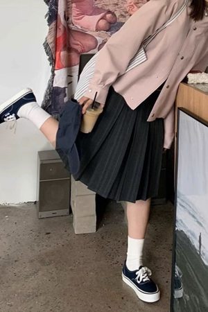 Plus-Size Gray Striped High-Waisted A-Line Mid-Length Pleated Skirt for Women - Summer Fashion Essential