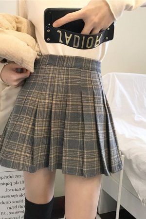Plus Size High-Waisted A-Line Plaid Wool Pleated Skirt for Autumn Winter - Flattering Short Skirt for Curvy Women and Students