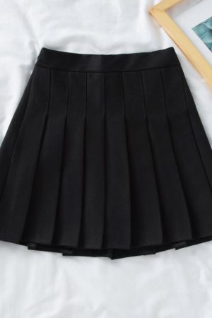 Plus Size High-Waisted A-Line Plaid Wool Pleated Skirt for Autumn Winter - Flattering Short Skirt for Curvy Women and Students