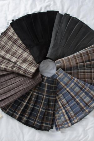Plus Size High-Waisted A-Line Plaid Wool Pleated Skirt for Autumn Winter - Flattering Short Skirt for Curvy Women and Students