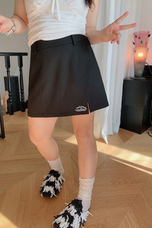 Plus Size High-Waisted Black A-Line Skirt for Women, Summer 2025 Embroidered Design, Curvy Fashion, Stylish Short Skirt