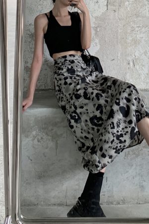 Plus-Size High-Waisted Tie-Dye Midi Skirt for Summer, Vintage A-Line Watercolor Print, Niche Style Fashion Statement