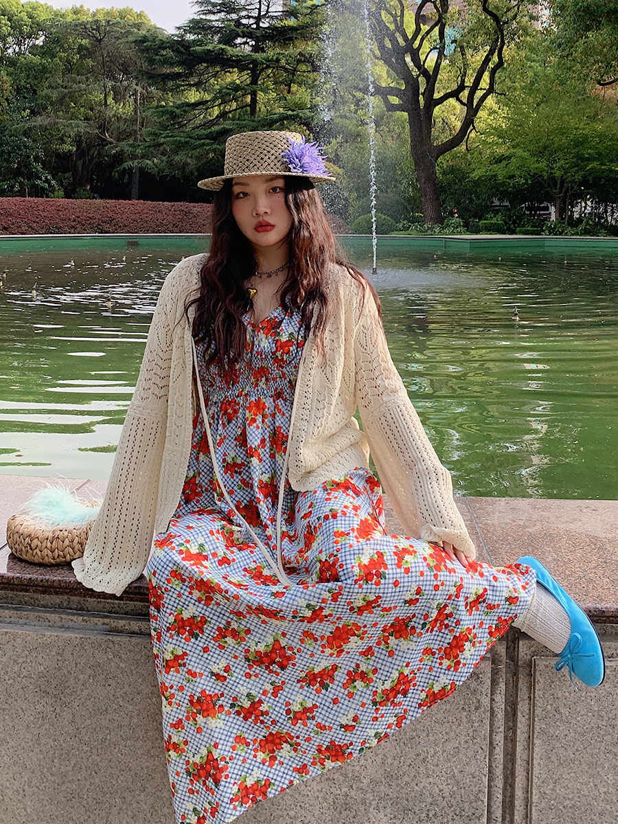 Plus Size Ice Silk Knitted Cardigan and Camisole Two-Piece Set for Curvy Women - Spring/Summer 2025 Fashion Plus Size Ice Silk Knitted Cardigan and Camisole Two-Piece Set for Curvy Women - Spring/Summer 2025 Fashion