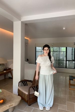 Plus-Size Irregular Off-Shoulder Short Sleeve T-Shirt - Comfortable Slimming Top for Casual Wear