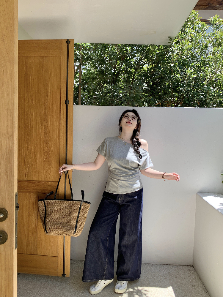 Plus-Size Irregular Off-Shoulder Short Sleeve T-Shirt - Comfortable Slimming Top for Casual Wear Plus-Size Irregular Off-Shoulder Short Sleeve T-Shirt - Comfortable Slimming Top for Casual Wear