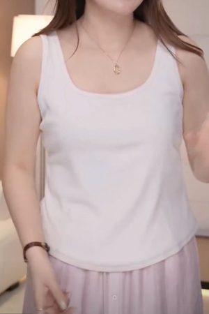 Plus Size Korean-Style Sleeveless Top with Wide Shoulder Straps, Flattering Fit for Chubby Figures, Ideal Base Layer for Women