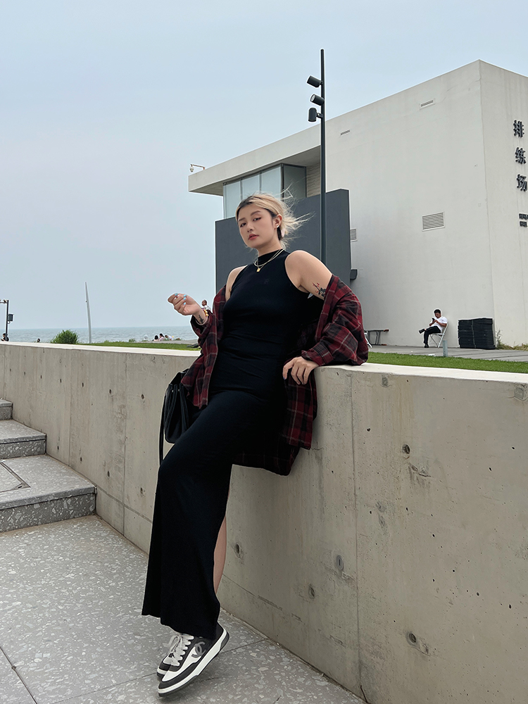 Plus Size Loose Long Sleeve Plaid Shirt in Red and Black Color Block - Minimalist Retro Style for Summer and Autumn Fashion Plus Size Loose Long Sleeve Plaid Shirt in Red and Black Color Block - Minimalist Retro Style for Summer and Autumn Fashion