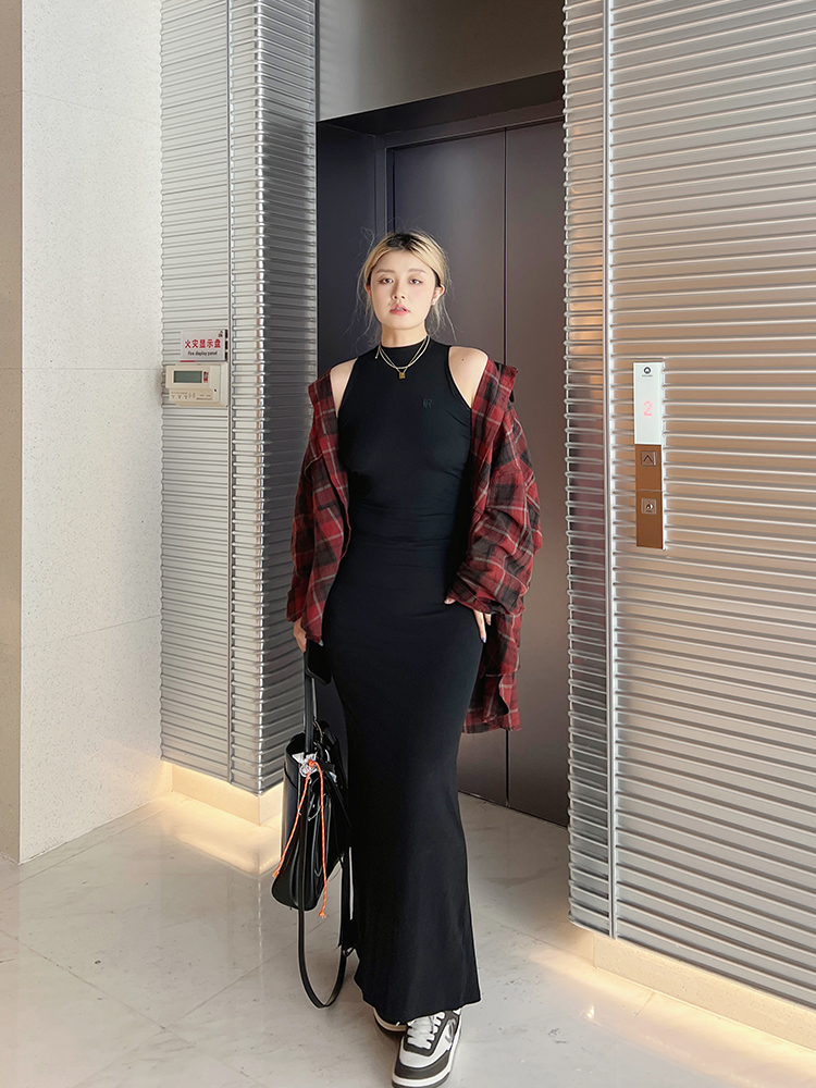 Plus Size Loose Long Sleeve Plaid Shirt in Red and Black Color Block - Minimalist Retro Style for Summer and Autumn Fashion Plus Size Loose Long Sleeve Plaid Shirt in Red and Black Color Block - Minimalist Retro Style for Summer and Autumn Fashion