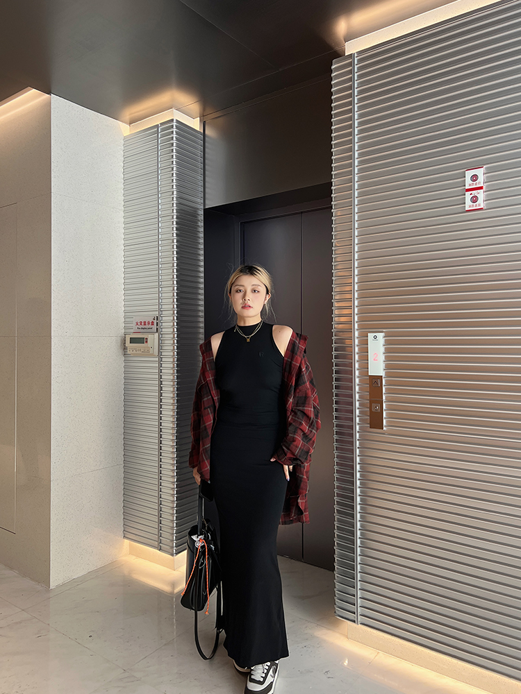 Plus Size Loose Long Sleeve Plaid Shirt in Red and Black Color Block - Minimalist Retro Style for Summer and Autumn Fashion Plus Size Loose Long Sleeve Plaid Shirt in Red and Black Color Block - Minimalist Retro Style for Summer and Autumn Fashion