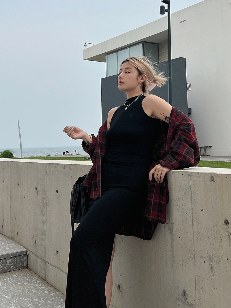 Plus Size Loose Long Sleeve Plaid Shirt in Red and Black Color Block - Minimalist Retro Style for Summer and Autumn Fashion Plus Size Loose Long Sleeve Plaid Shirt in Red and Black Color Block - Minimalist Retro Style for Summer and Autumn Fashion