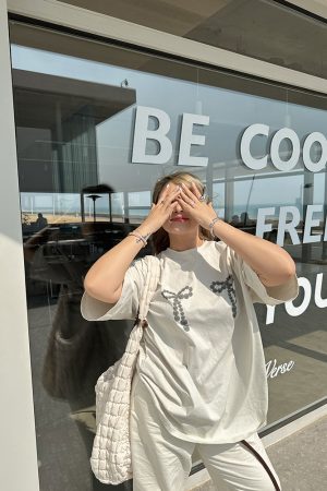 Plus Size Loose Pearl Bow Print T-Shirt in Black and White - European American Style for Women, Trendy and Chic Fashion Essential