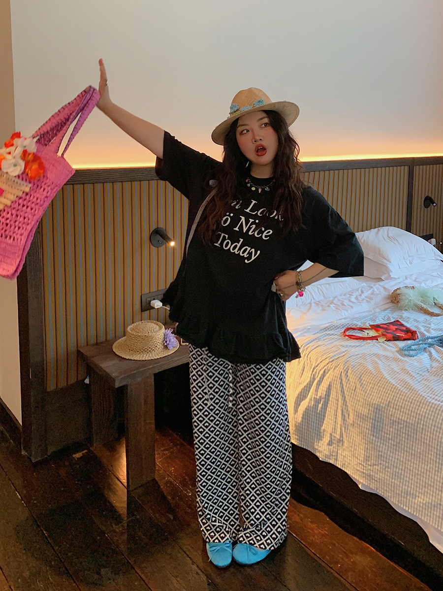 Plus Size Love Heart Print Casual Pants for Women - Lightweight Summer Style 2025 Plus Size Love Heart Print Casual Pants for Women - Lightweight Summer Style 2025