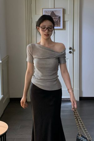 Plus Size Off-Shoulder Short Sleeve T-Shirt for Women - Summer Slim Fit Twisted Design, Trendy Spicy Girl Top