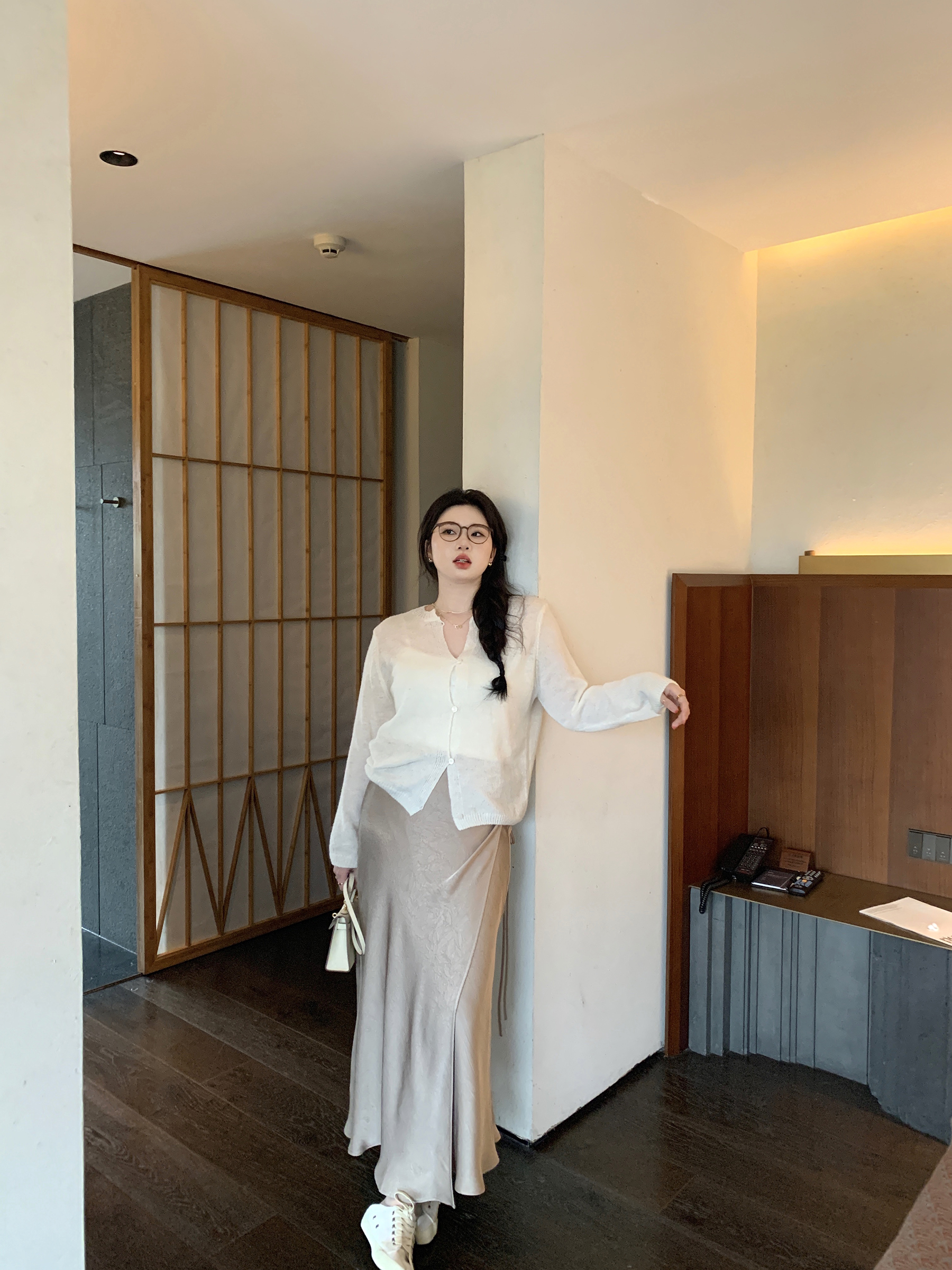 Plus Size One-Piece Satin Skirt with Flowing Diagonal Cut - Elegant Tea Break Beauty Atmosphere, Perfect for 90s and Y2K Styles Plus Size One-Piece Satin Skirt with Flowing Diagonal Cut - Elegant Tea Break Beauty Atmosphere, Perfect for 90s and Y2K Styles